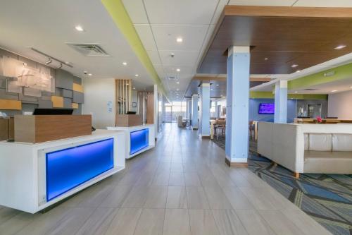 holiday inn express and suites dallas northeast arboretum
