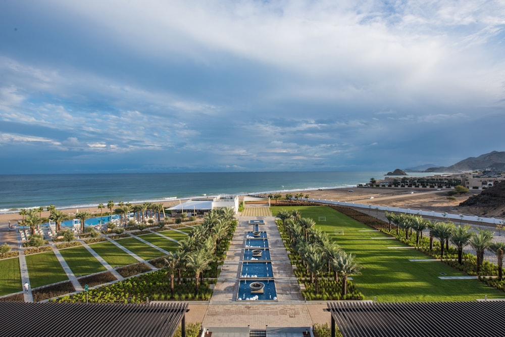 intercontinental fujairah resort by ihg
