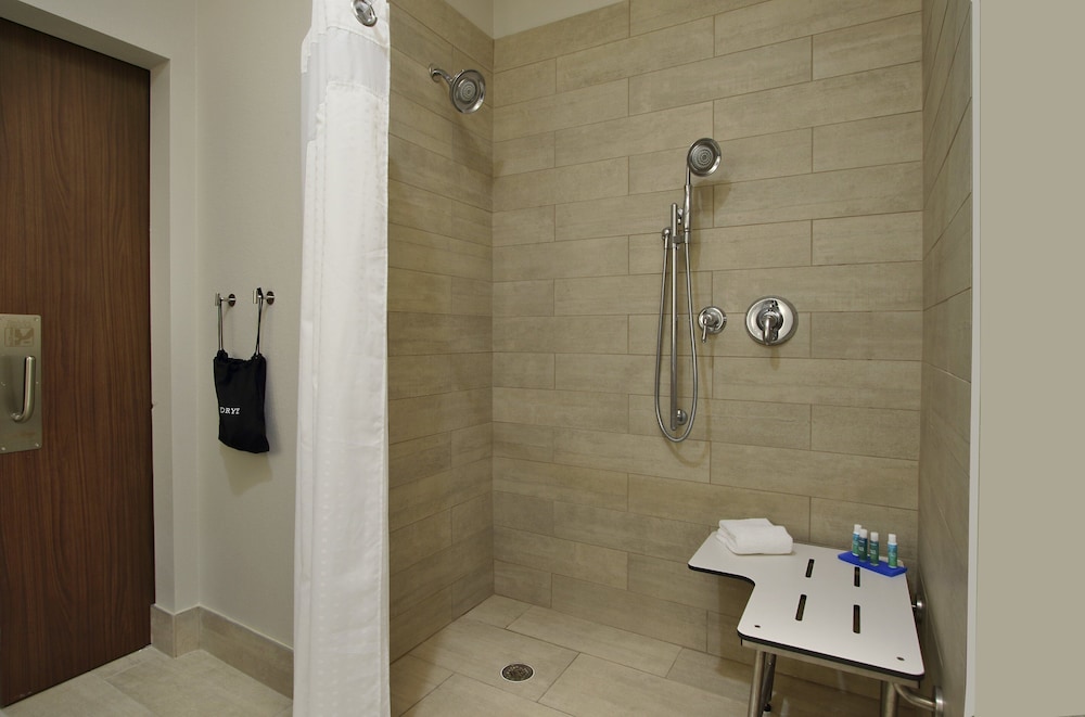holiday inn express and suites brookshire katy freeway