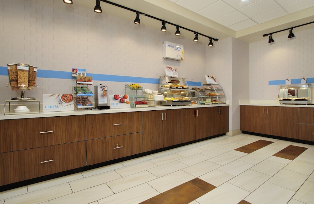 holiday inn express and suites brookshire katy freeway