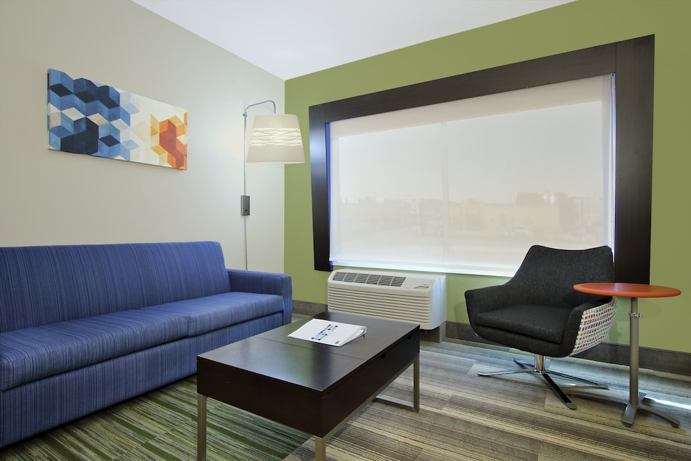 holiday inn express and suites brookshire katy freeway