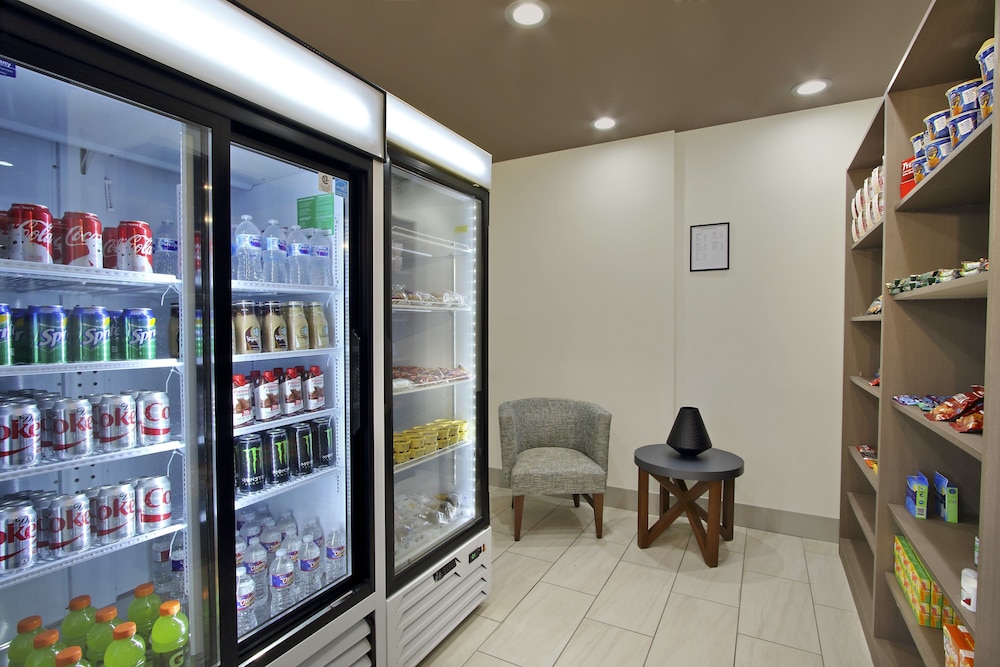 holiday inn express and suites brookshire katy freeway