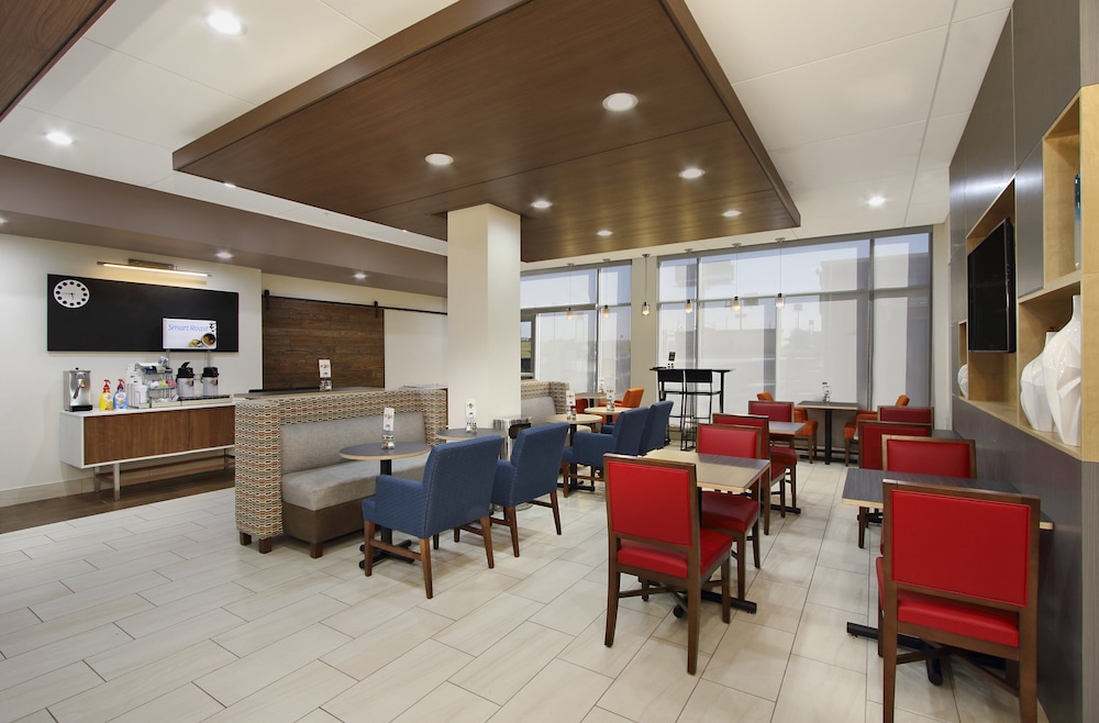 holiday inn express and suites brookshire katy freeway