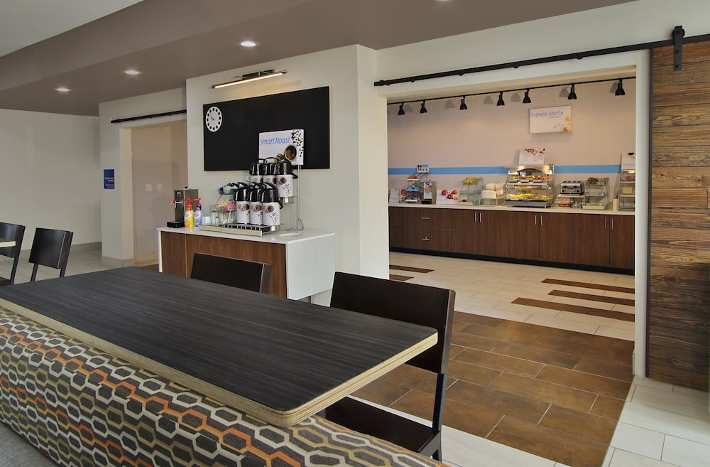 holiday inn express and suites brookshire katy freeway