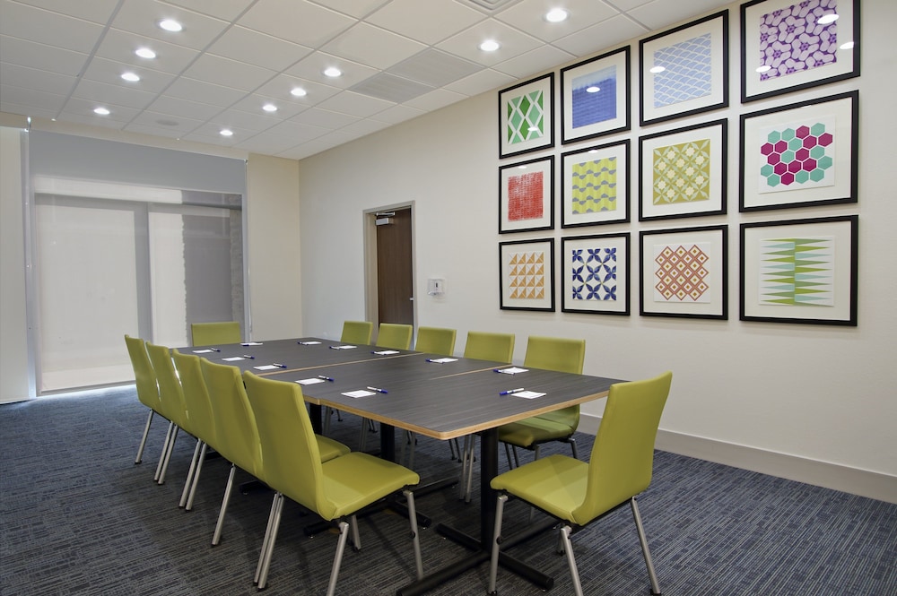 holiday inn express and suites brookshire katy freeway