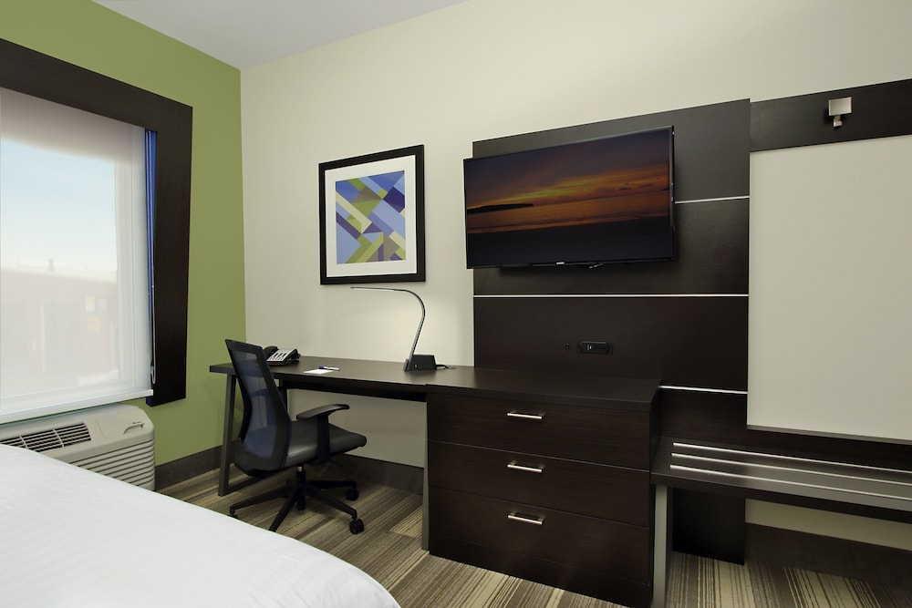 holiday inn express and suites brookshire katy freeway