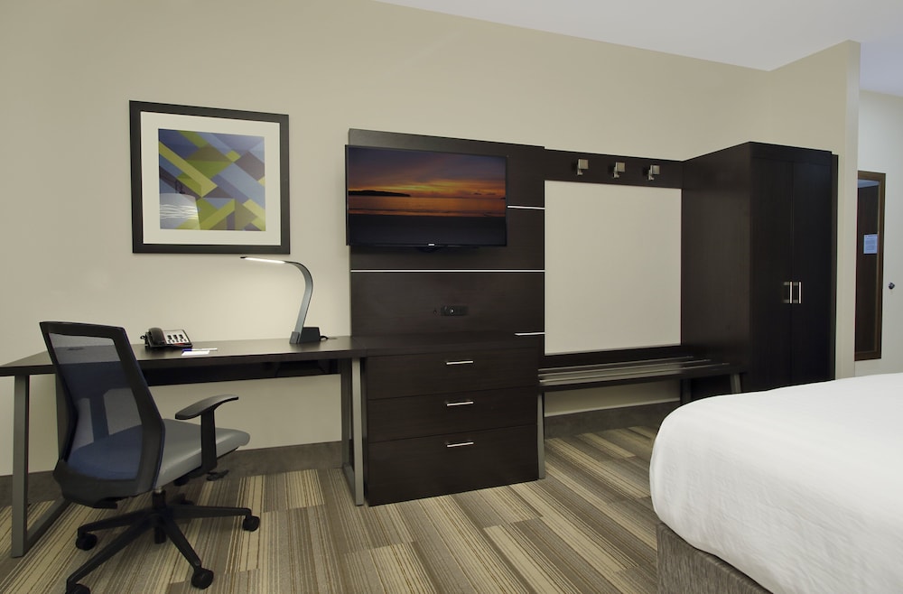 holiday inn express and suites brookshire katy freeway