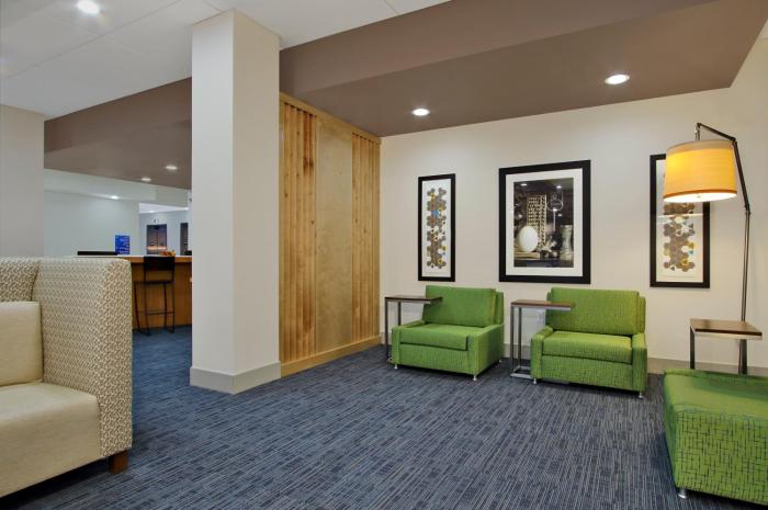 holiday inn express and suites brookshire katy freeway
