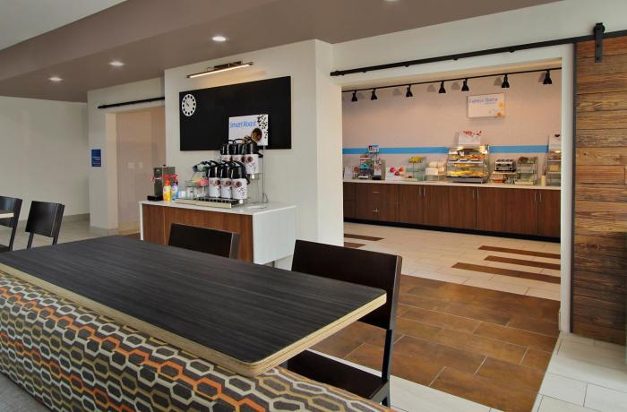 holiday inn express and suites brookshire katy freeway