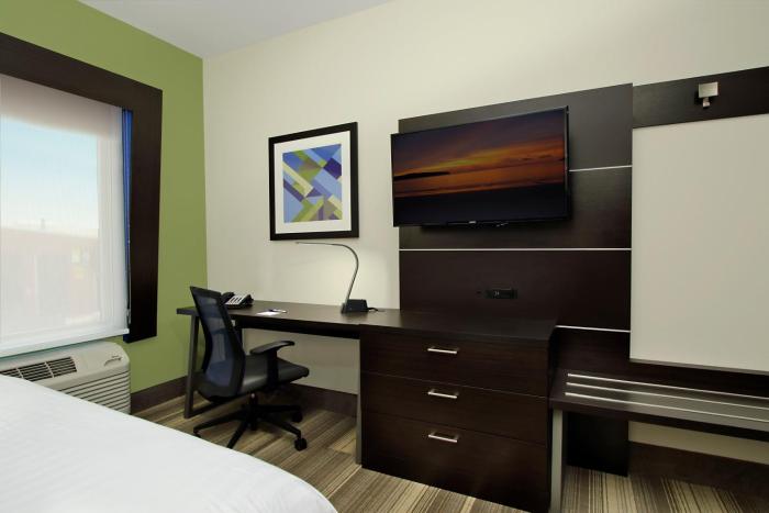 holiday inn express and suites brookshire katy freeway