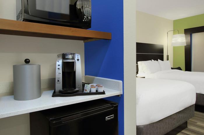 holiday inn express and suites brookshire katy freeway