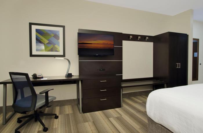 holiday inn express and suites brookshire katy freeway