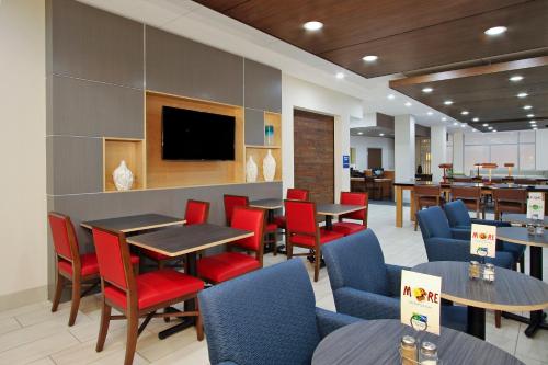 holiday inn express and suites brookshire katy freeway