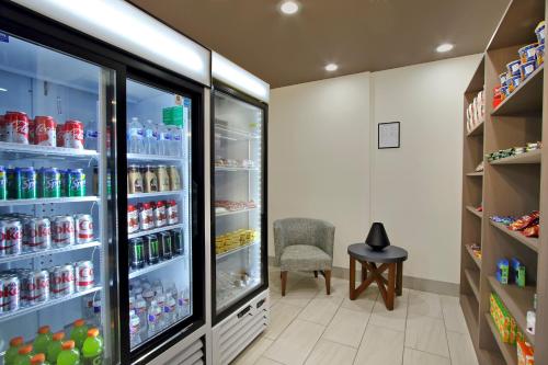 holiday inn express and suites brookshire katy freeway