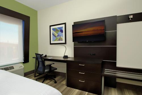 holiday inn express and suites brookshire katy freeway