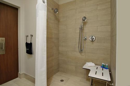 holiday inn express and suites brookshire katy freeway