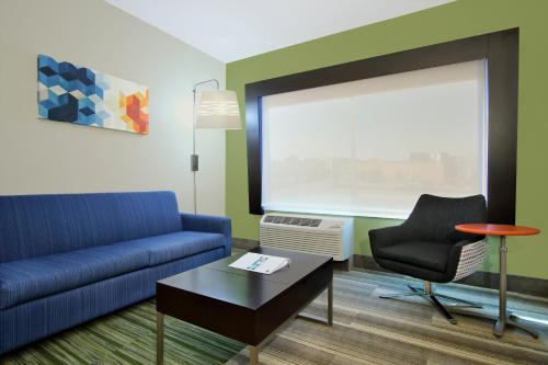 holiday inn express and suites brookshire katy freeway