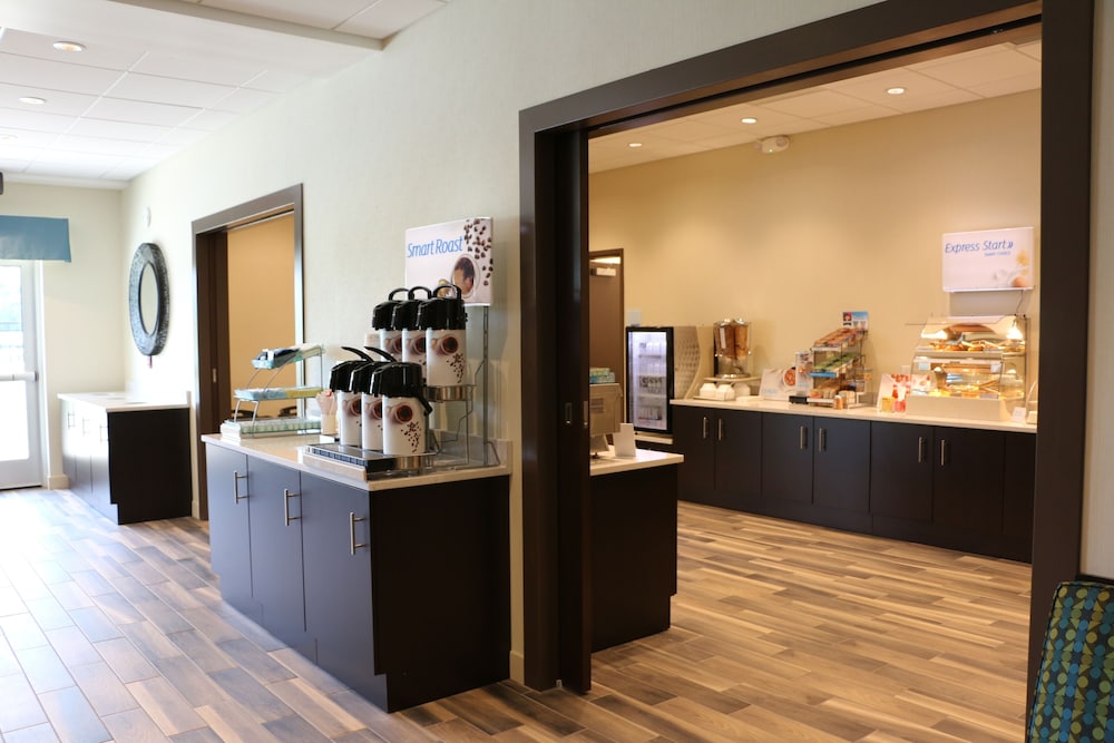 holiday inn express and suites hendersonville se f