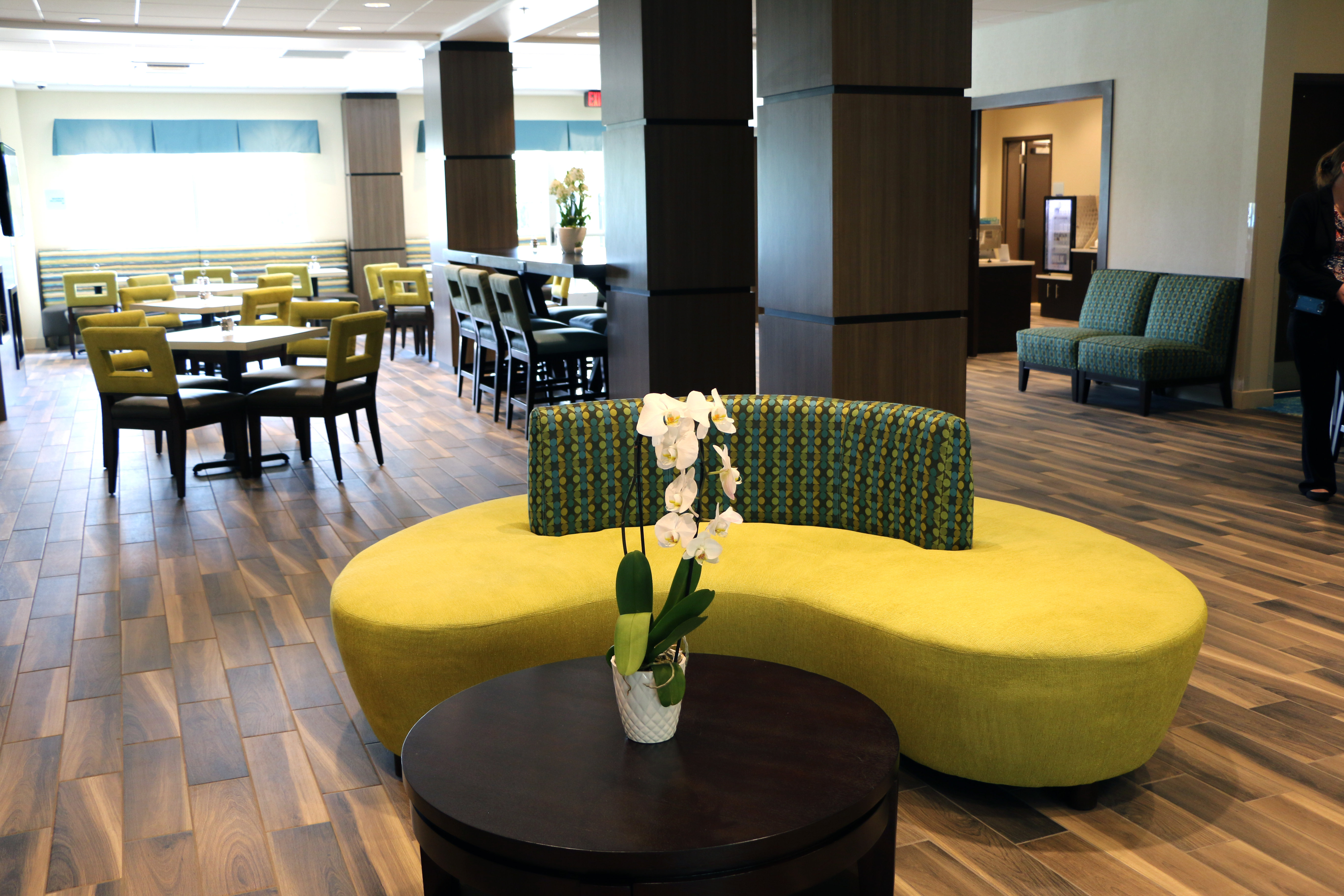 holiday inn express and suites hendersonville se f