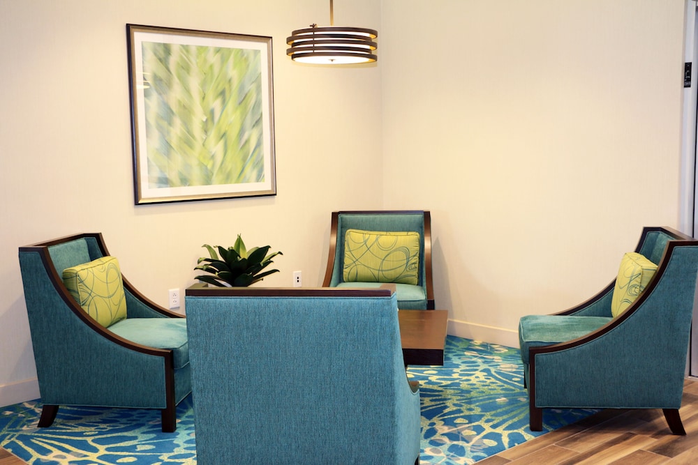 holiday inn express and suites hendersonville se f