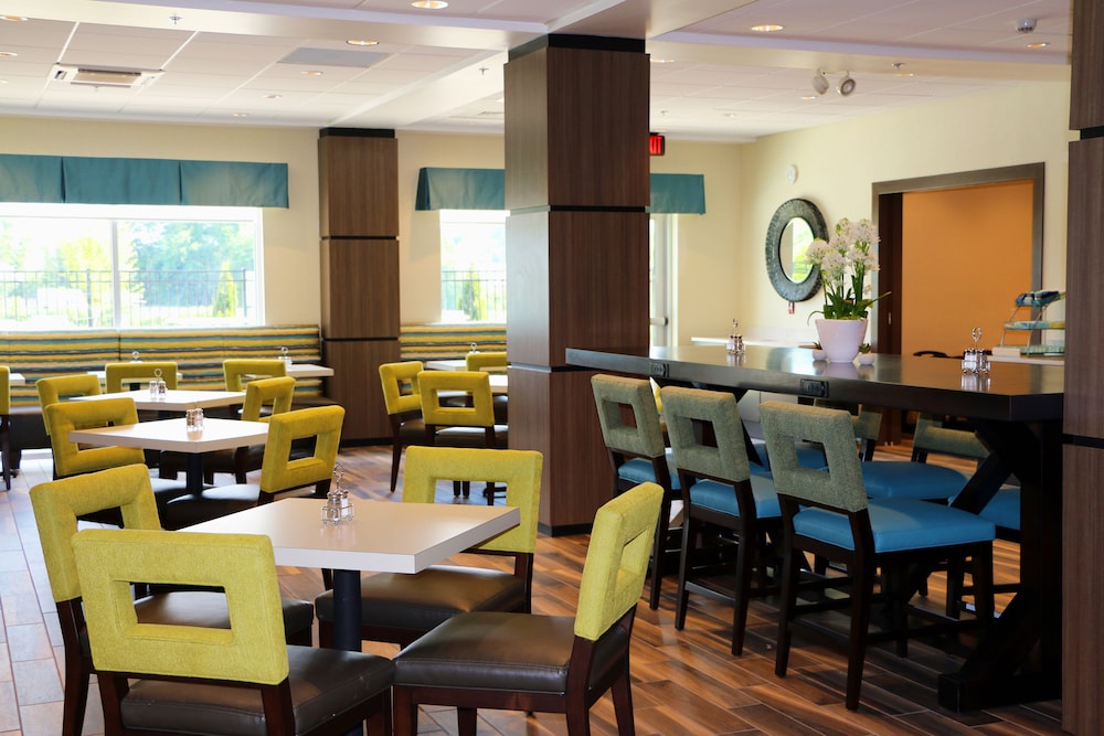 holiday inn express and suites hendersonville se f