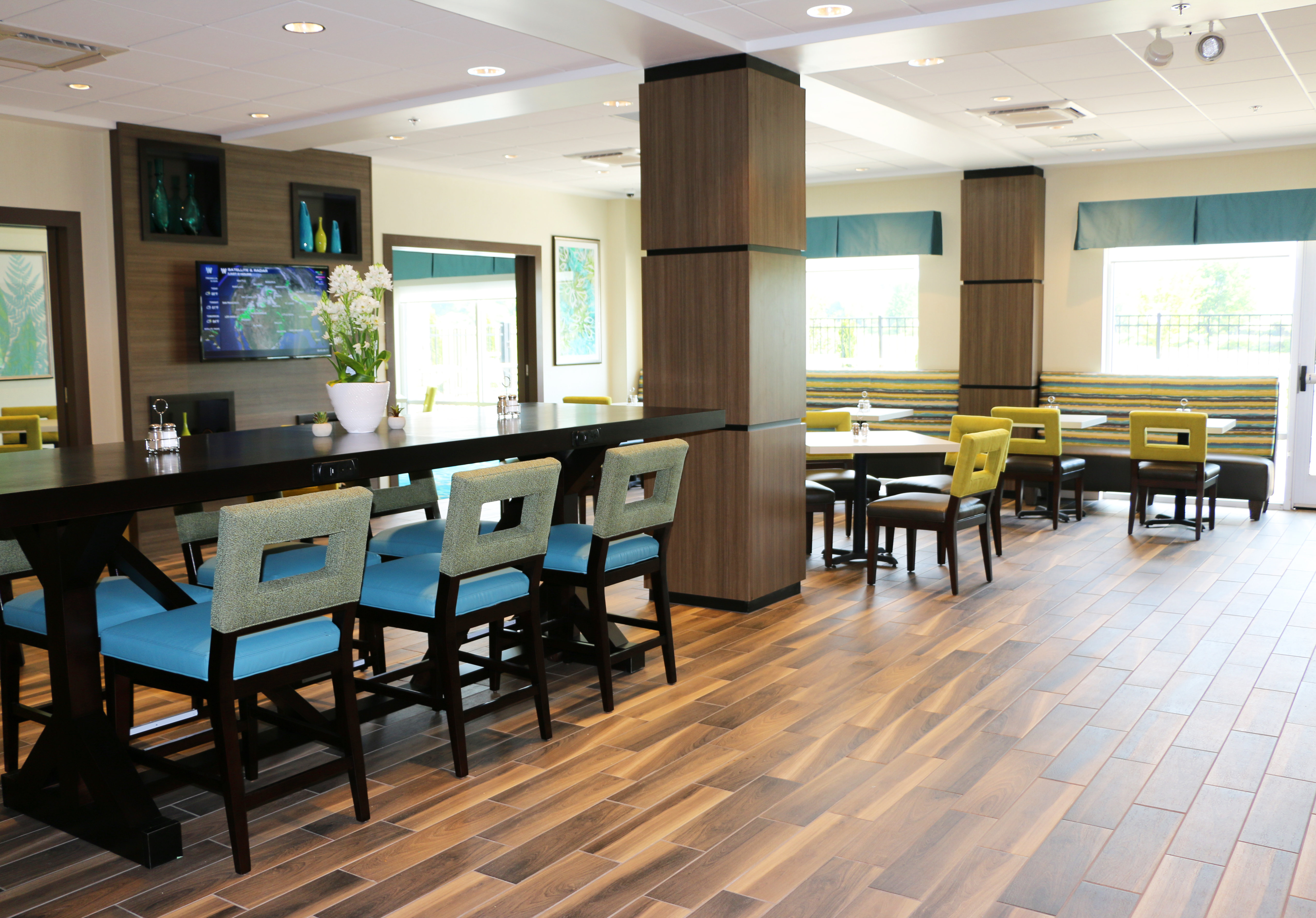 holiday inn express and suites hendersonville se f