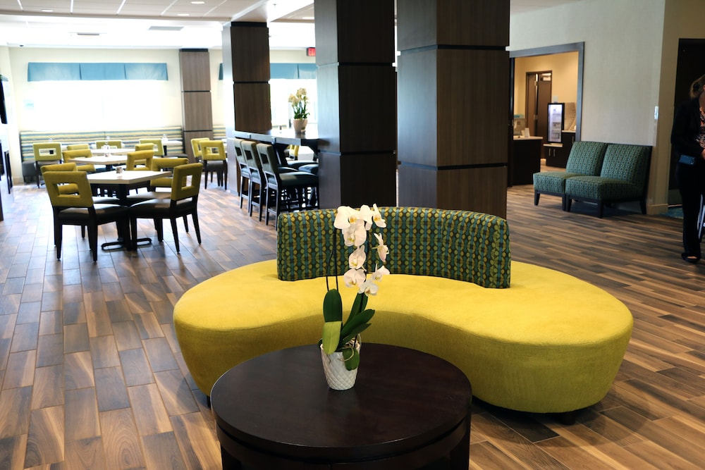 holiday inn express and suites hendersonville se f