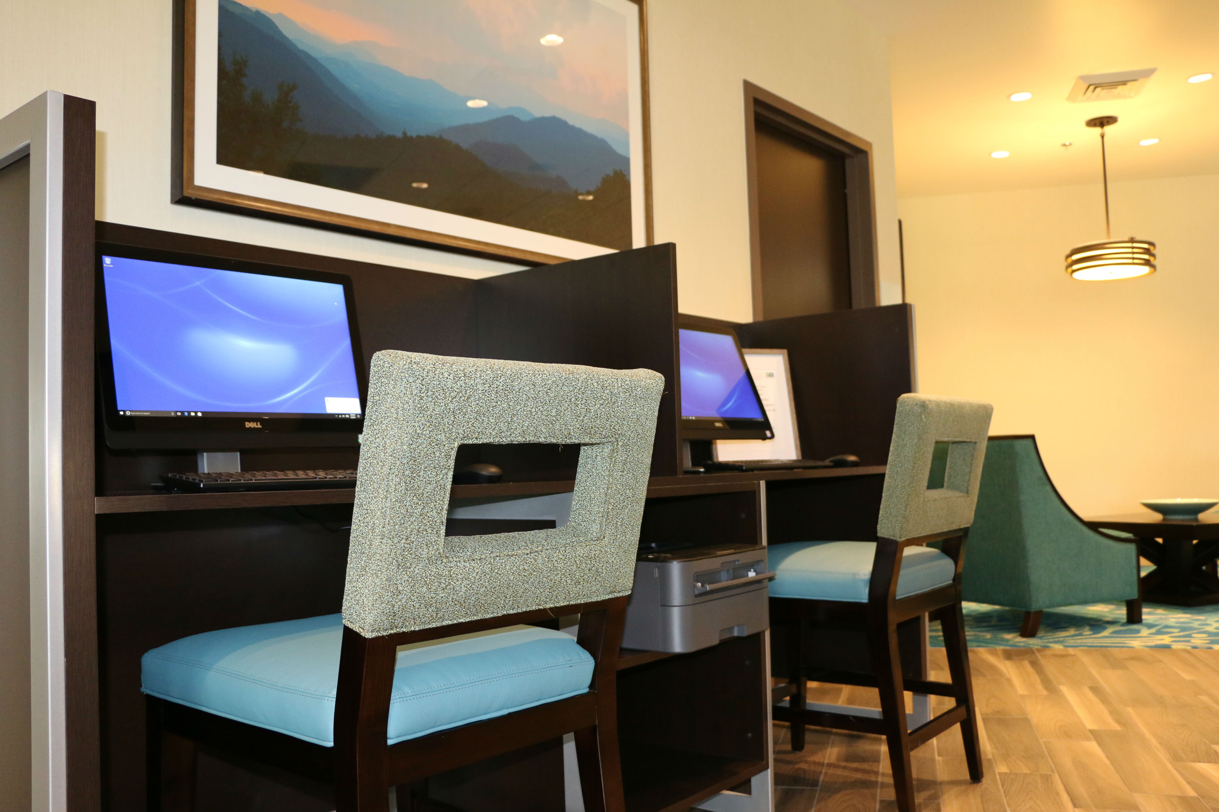 holiday inn express and suites hendersonville se f