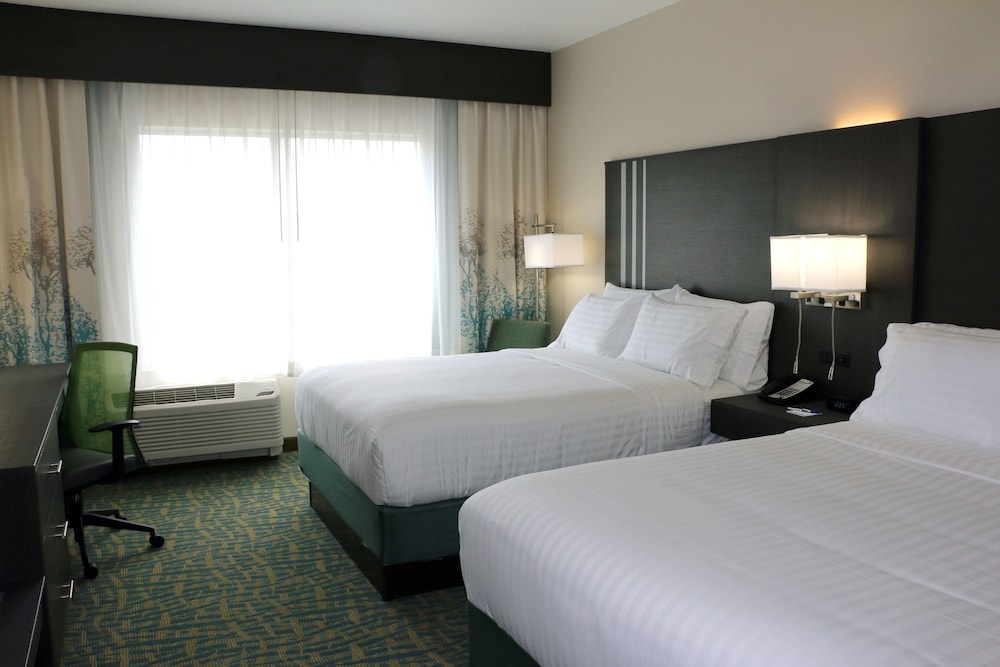 holiday inn express and suites hendersonville se f