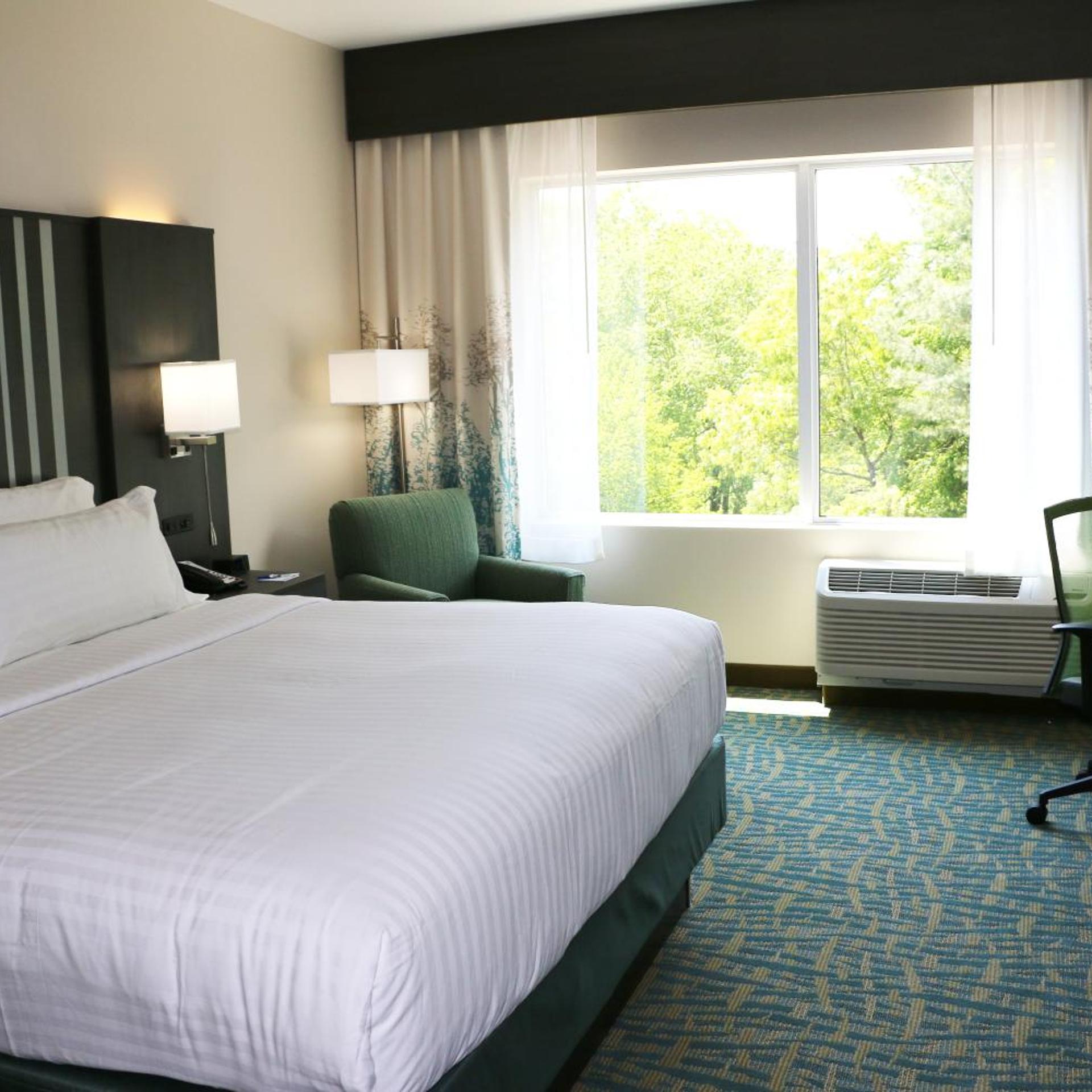 holiday inn express and suites hendersonville se f