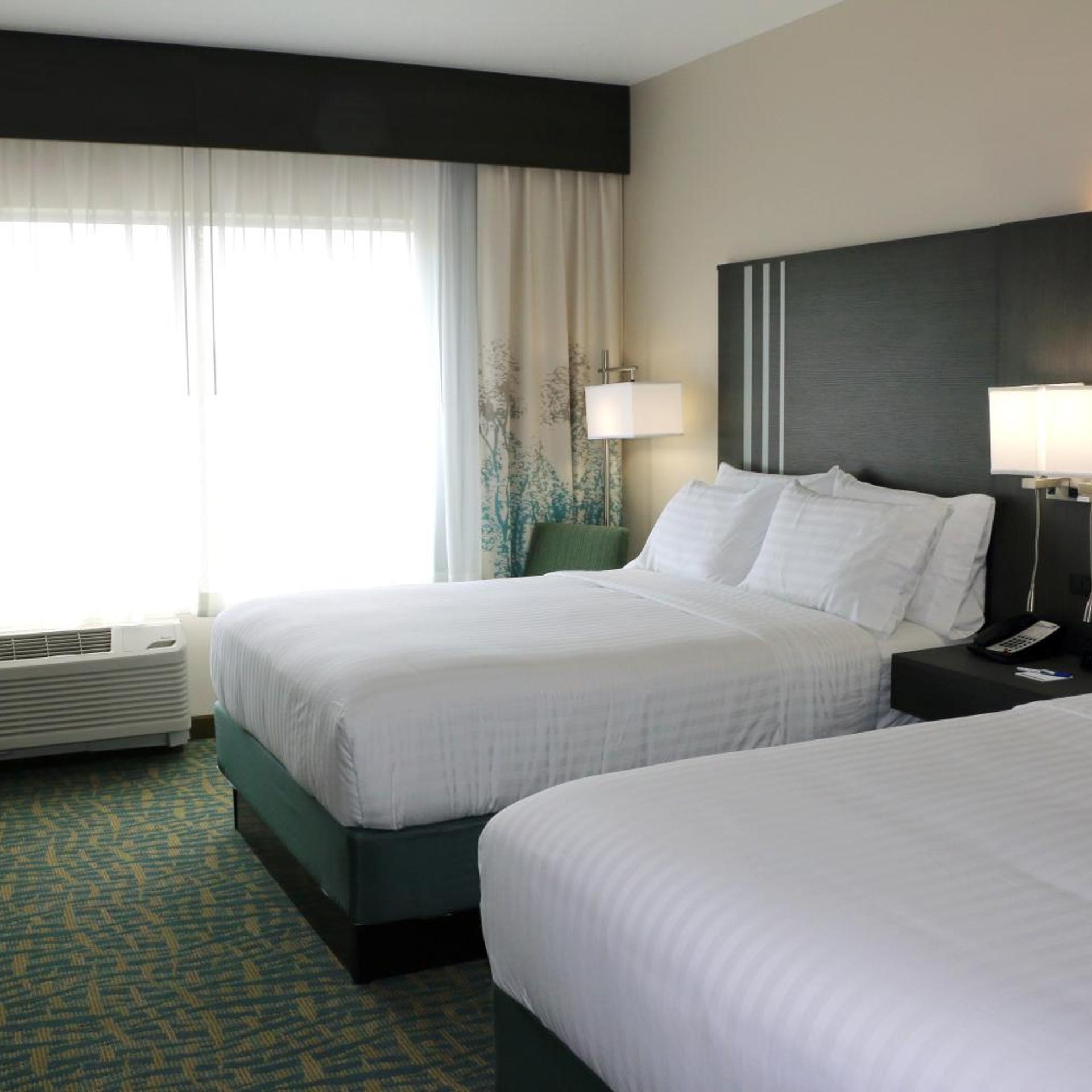 holiday inn express and suites hendersonville se f