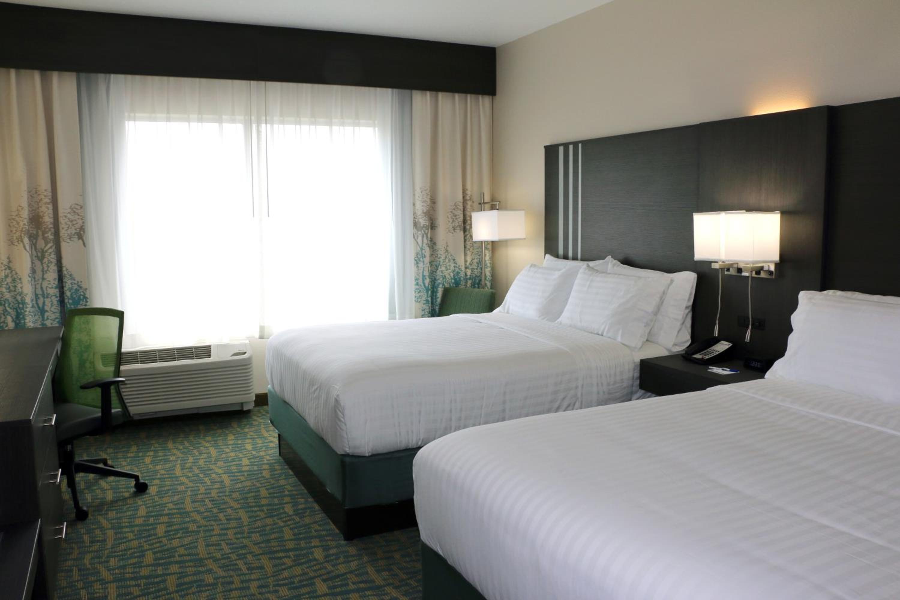 holiday inn express and suites hendersonville se f