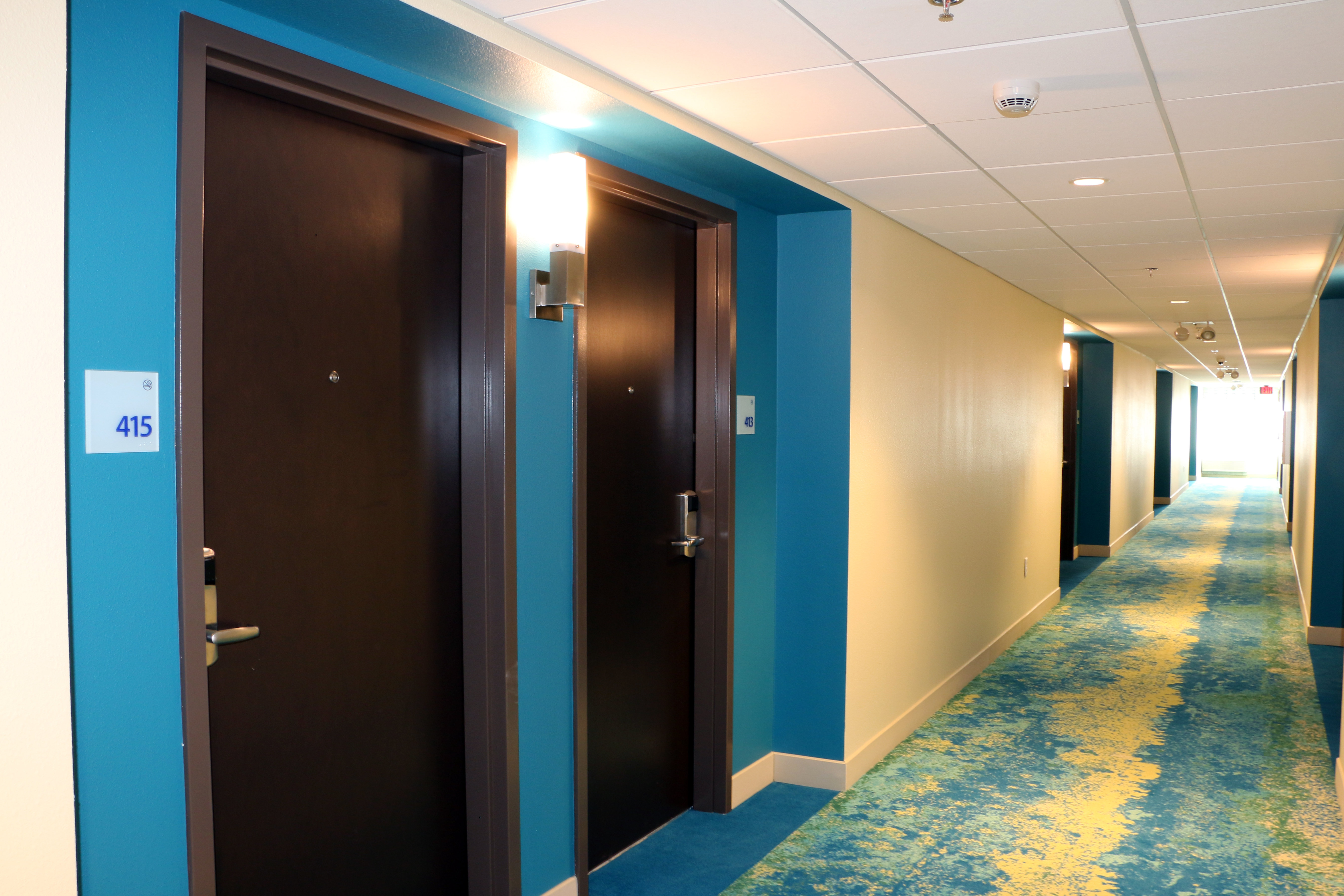 holiday inn express and suites hendersonville se f