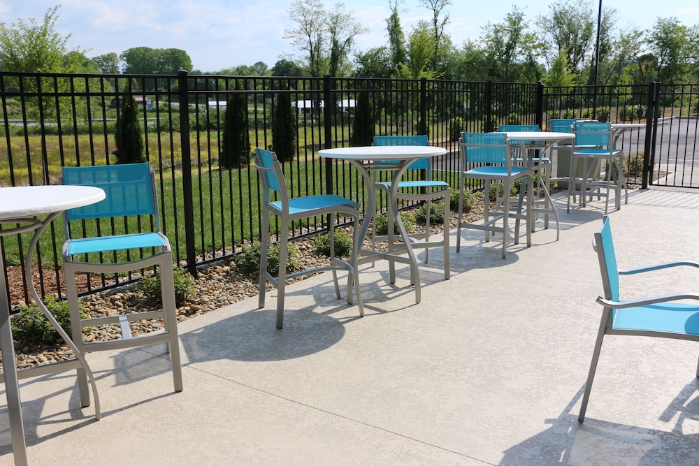 holiday inn express and suites hendersonville se f