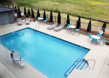 Holiday Inn Express And Suites Hendersonville Se-F,Hendersonville>>East Flat Rock,3 star