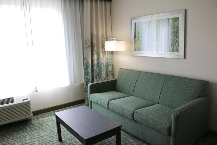 holiday inn express and suites hendersonville se f