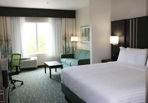 holiday inn express and suites hendersonville se f