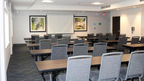 holiday inn express and suites jacksonville w i295
