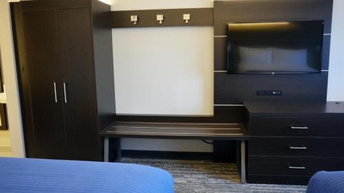 holiday inn express and suites jacksonville w i295