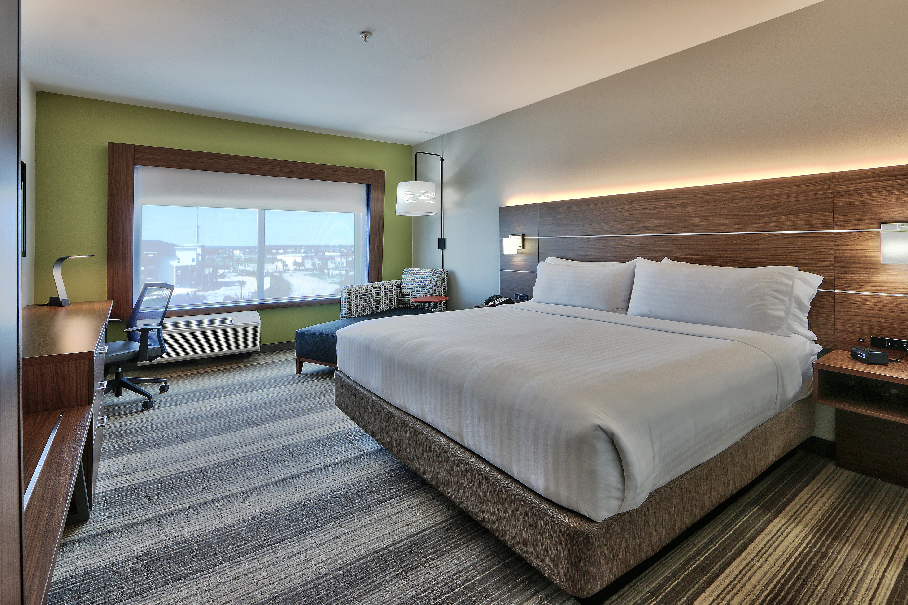holiday inn express and sts houston east beltway 8