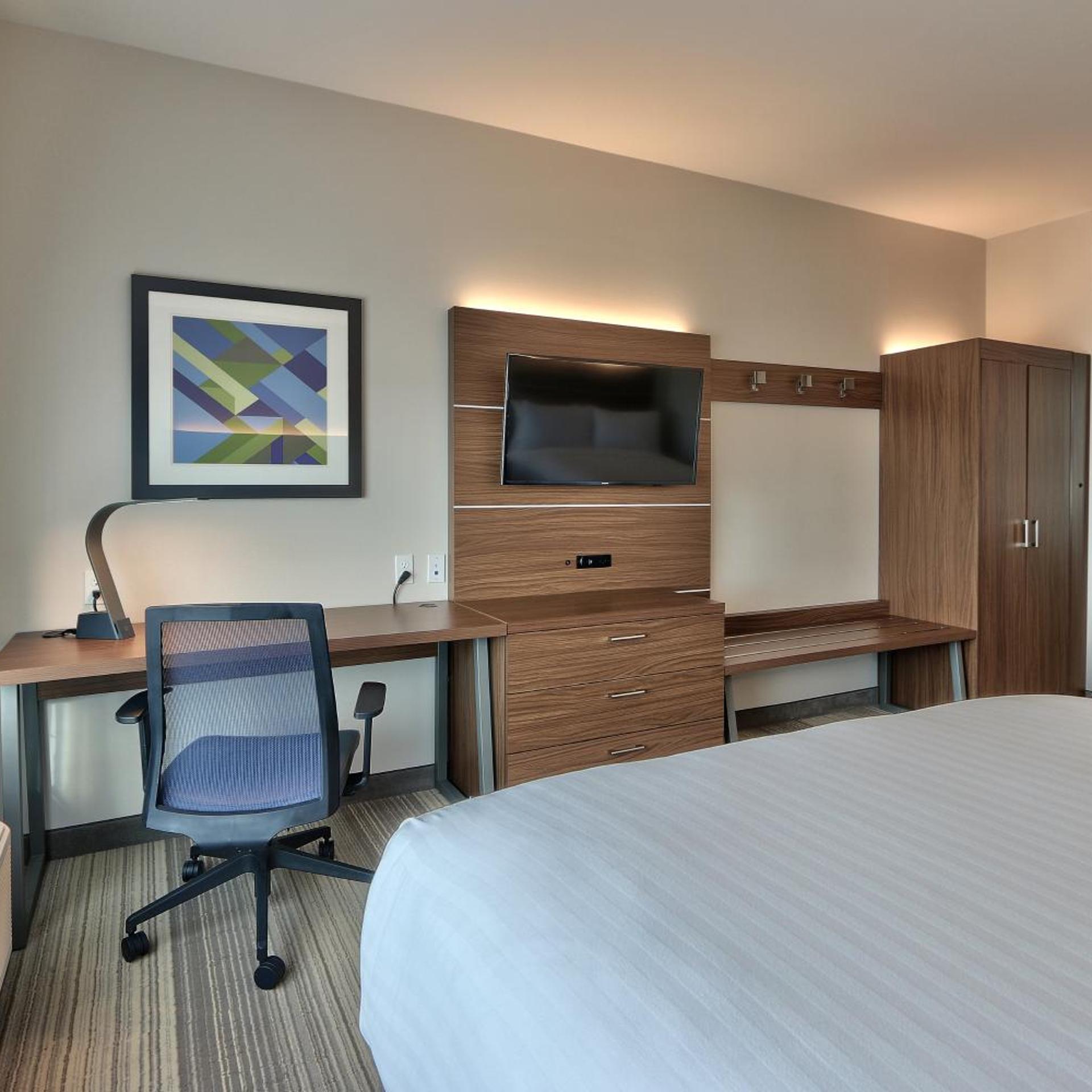 holiday inn express and sts houston east beltway 8