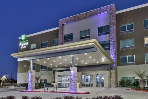 holiday inn express and sts houston east beltway 8