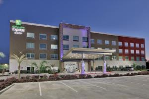 holiday inn express and sts houston east beltway 8