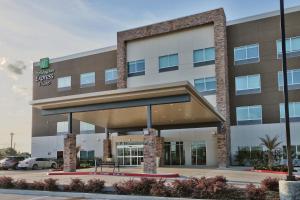 holiday inn express and sts houston east beltway 8