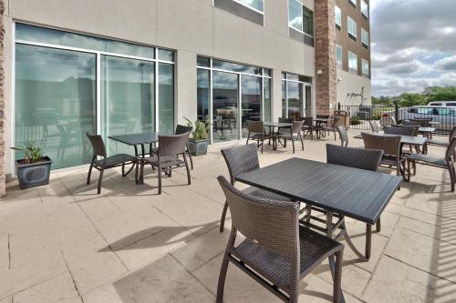 holiday inn express and sts houston east beltway 8