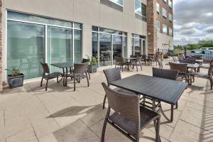 holiday inn express and sts houston east beltway 8