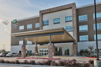 holiday inn express and sts houston east beltway 8