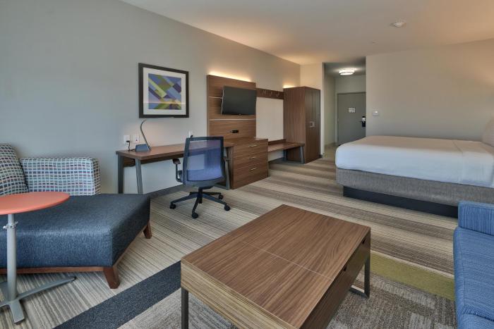 holiday inn express and sts houston east beltway 8