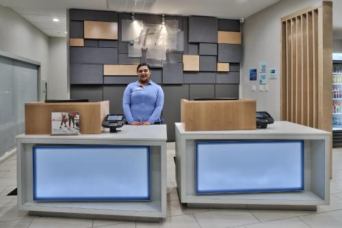 holiday inn express and sts houston east beltway 8