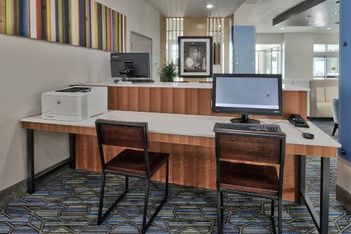 holiday inn express and sts houston east beltway 8